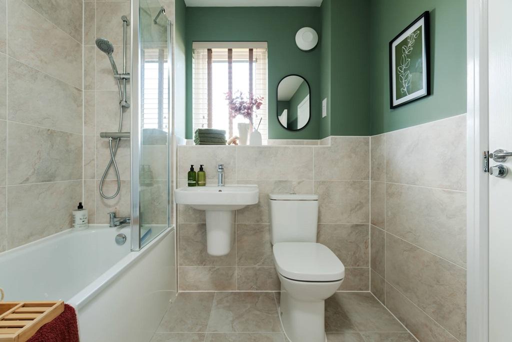 Direct access to the bathroom from bedroom 1...