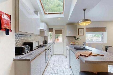 7 bedroom house to rent, Finchley Road, Manchester M14