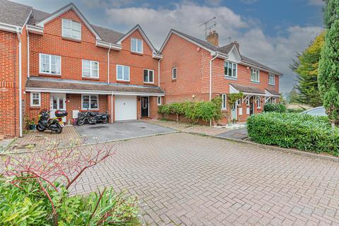 undefined, Ferns Mead, Farnham GU9