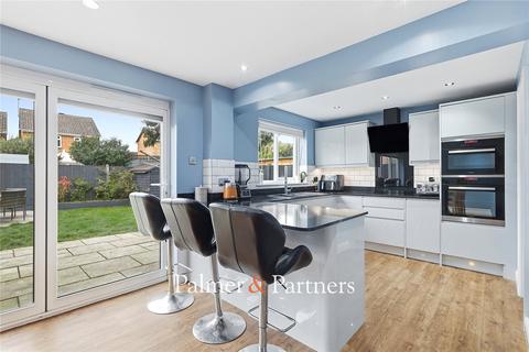 4 bedroom semi-detached house for sale, Bouchers Mead, Chelmsford CM1