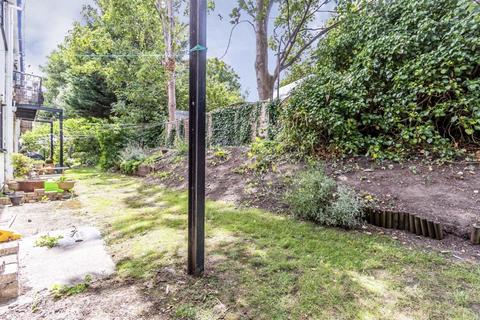 2 bedroom flat for sale, Conifers Close, Teddington TW11