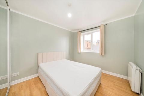 2 bedroom flat to rent, Westferry Road, London E14