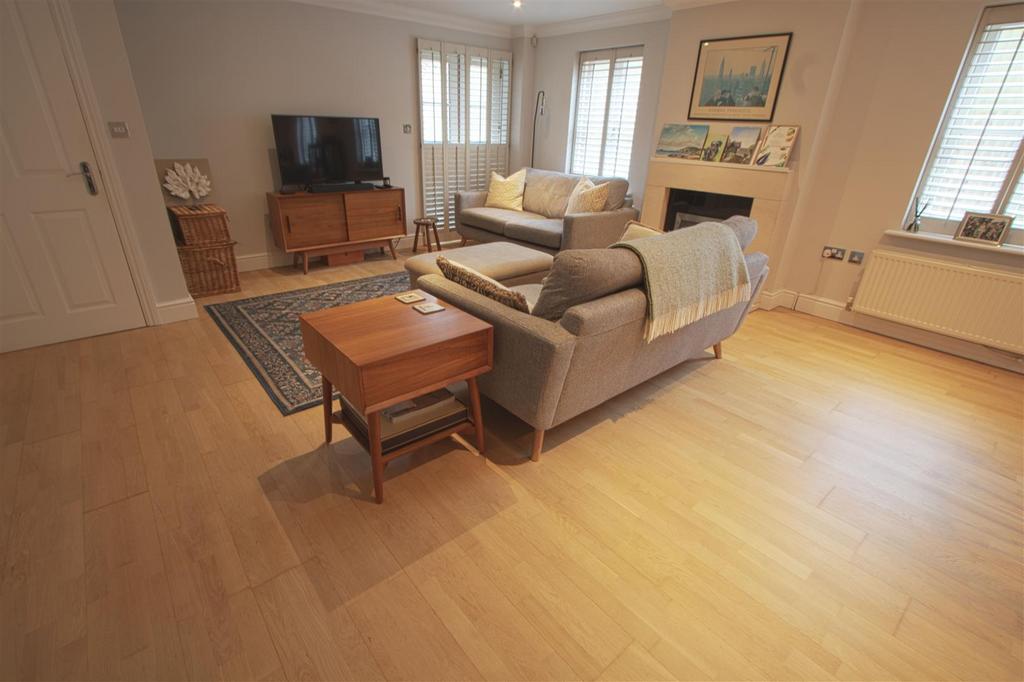LOUNGE1.jpg