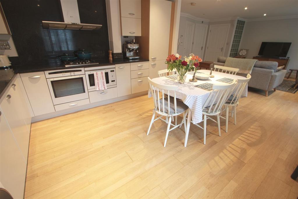 KITCHEN2.jpg