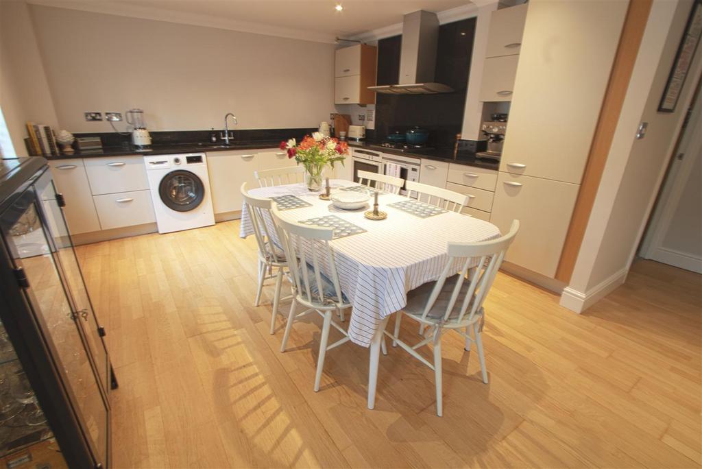 KITCHEN1.jpg