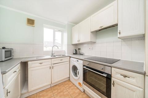 2 bedroom flat to rent, Westferry Road, London E14