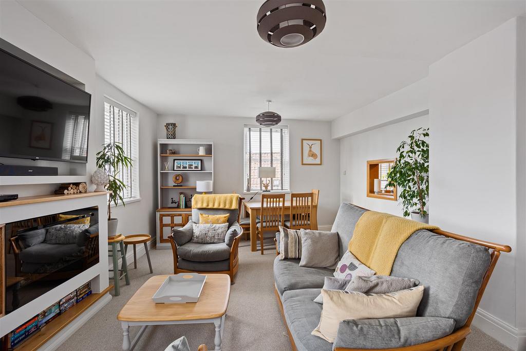 2 Willowgate Yard-06[1].jpg