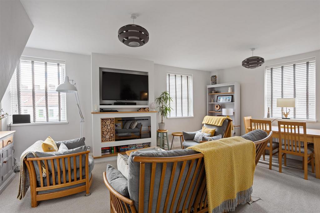 2 Willowgate Yard-05[1].jpg