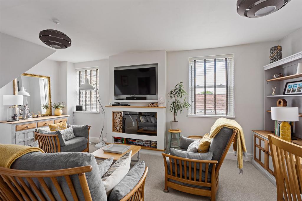 2 Willowgate Yard-07[1].jpg