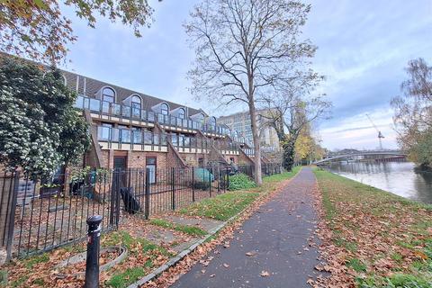 2 bedroom apartment to rent, Kingfisher Place, Kings Meadow Way, Reading