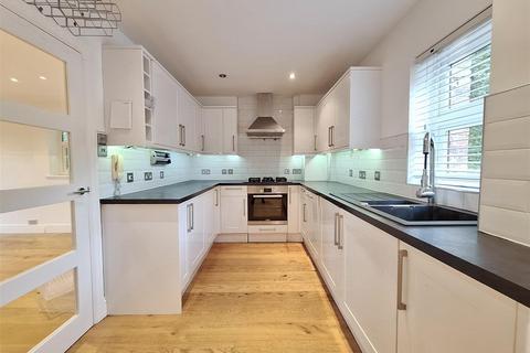 2 bedroom apartment to rent, Kingfisher Place, Kings Meadow Way, Reading