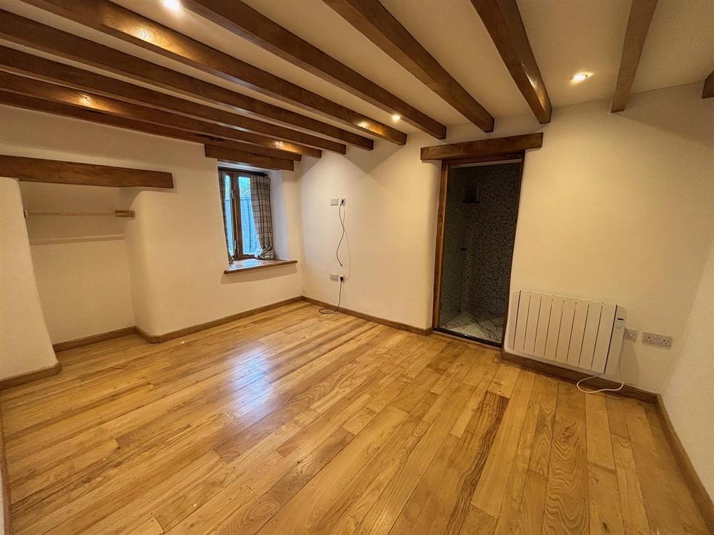 Downstairs bedroom.jpg