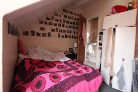 Hessle Place, Leeds LS6