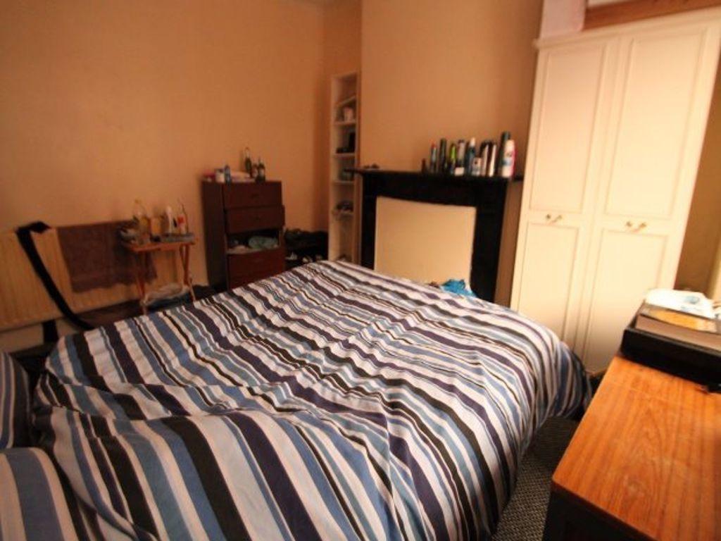 A cozy double bedroom featuring a neatly made b...