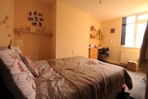 6 bedroom house to rent, Hessle Place, Leeds LS6