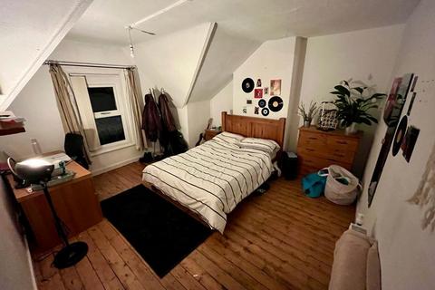 7 bedroom house to rent, Brudenell Road, Leeds LS6