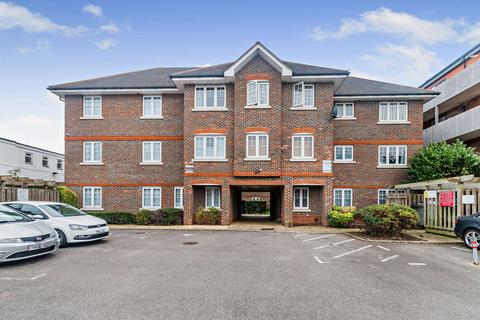 2 bedroom flat for sale, Farnburn Avenue, Slough, SL1