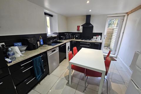 4 bedroom house to rent, 10B Regent Park Avenue, Leeds LS6