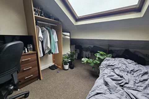 8 bedroom house to rent, Ash Grove, Leeds LS6