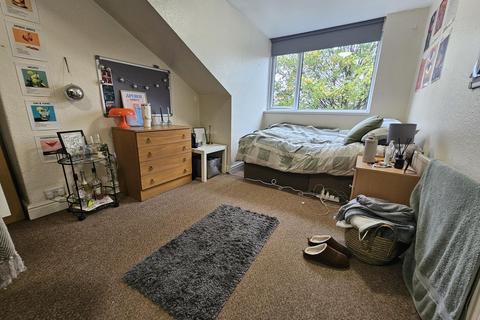 8 bedroom house to rent, Ash Grove, Leeds LS6