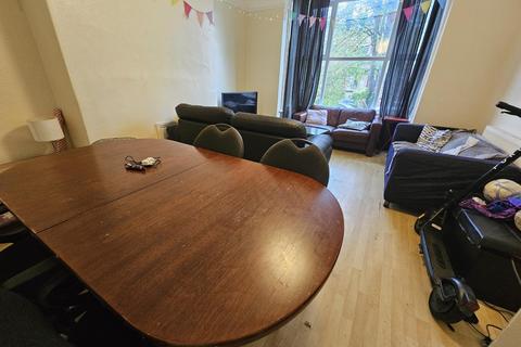 8 bedroom house to rent, Ash Grove, Leeds LS6