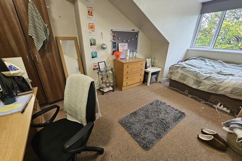 8 bedroom house to rent, Ash Grove, Leeds LS6