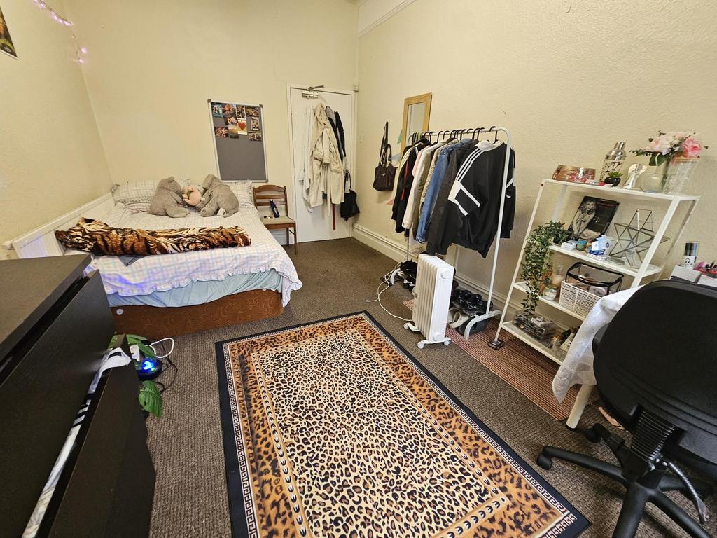 A well-maintained bedroom featuring a single be...