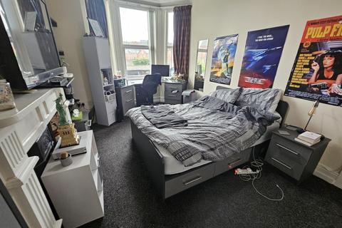 8 bedroom house to rent, Brudenell Road, Leeds LS6
