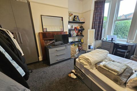 8 bedroom house to rent, Brudenell Road, Leeds LS6