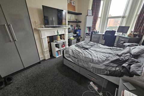 8 bedroom house to rent, Brudenell Road, Leeds LS6
