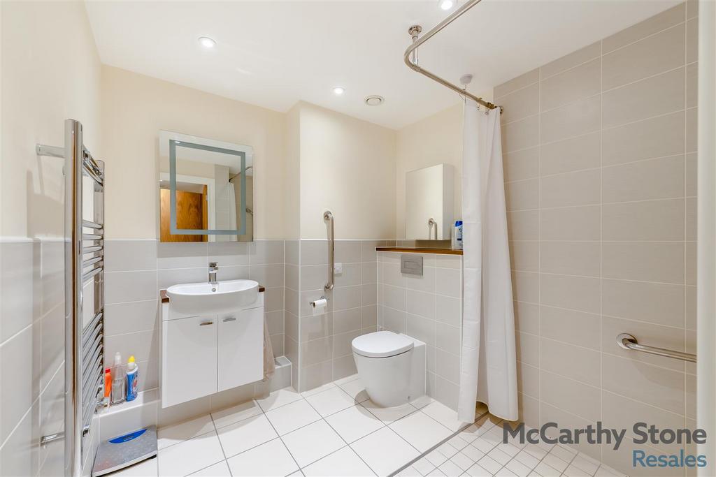 8667080-interior10.jpg