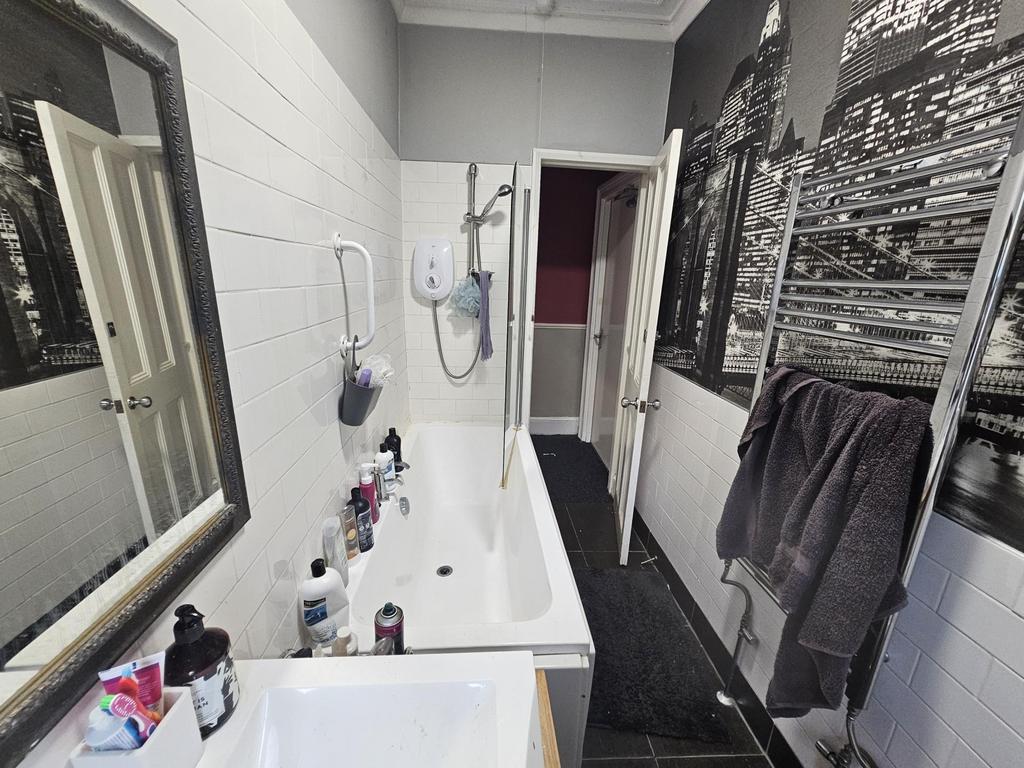 A well-maintained bathroom with a bathtub and v...