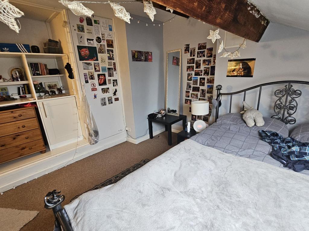 A spacious and well-maintained master bedroom f...