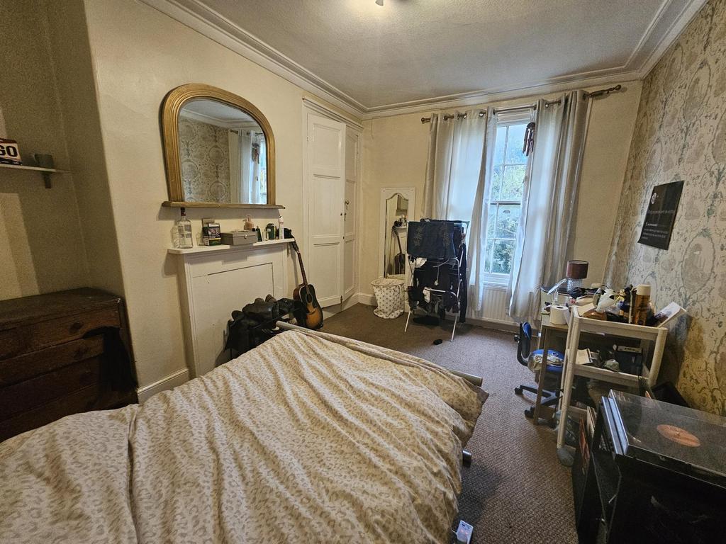 A cozy bedroom featuring a comfortable double b...
