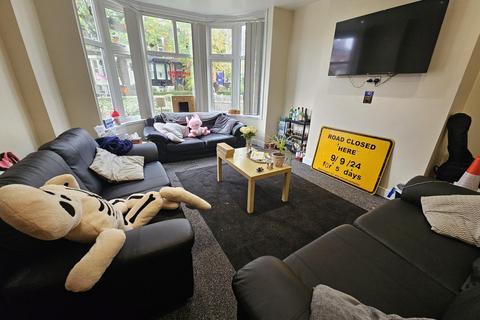 7 bedroom house to rent, St Michaels Villas, Leeds LS6