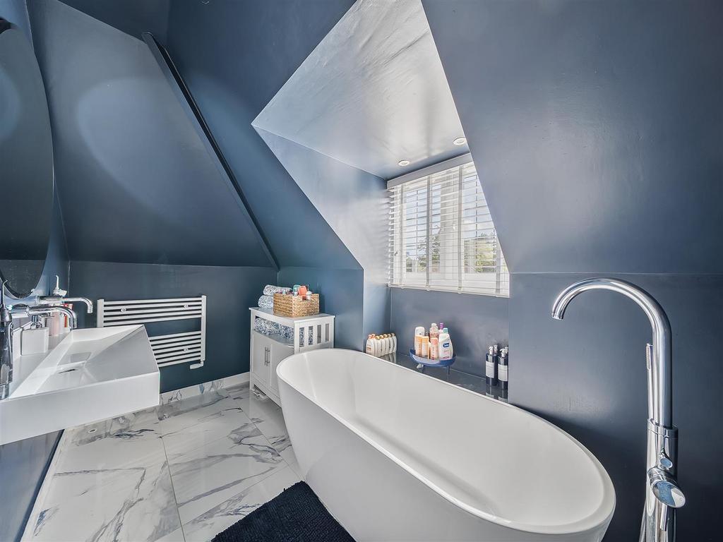 Family Bathroom: