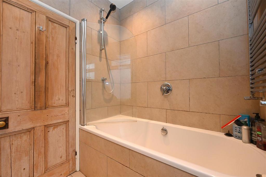 Bathroom1.JPG
