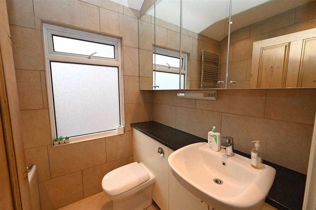 Bathroom2.JPG