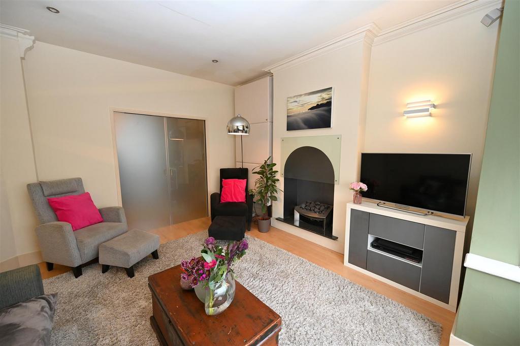 Living room3.JPG