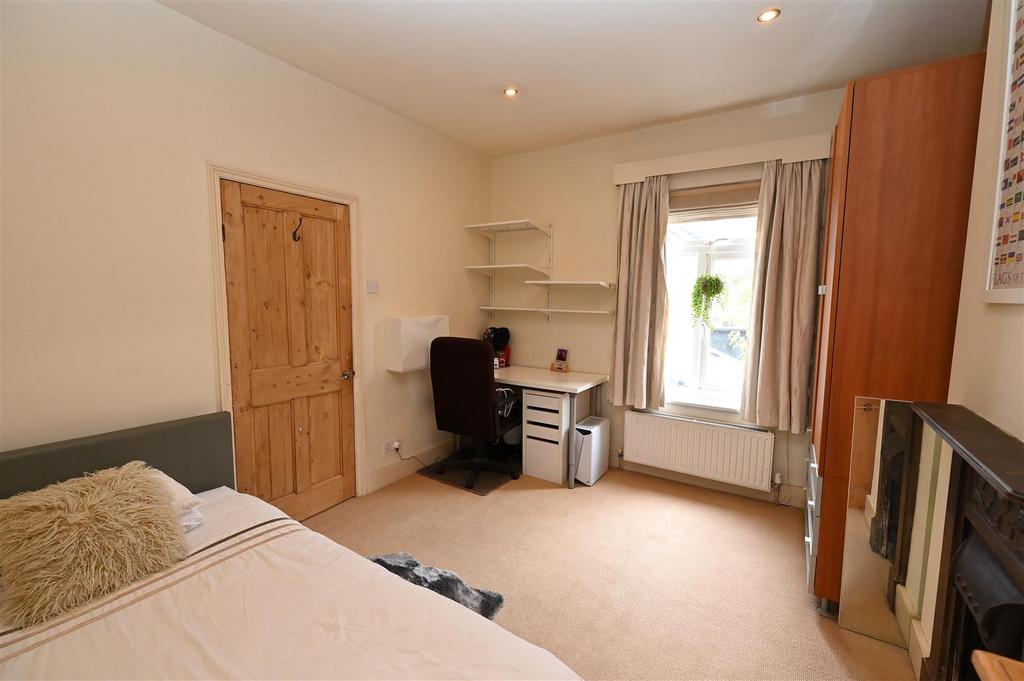Bedroom3.1.JPG