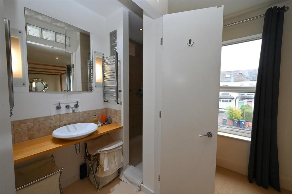 Ensuite.JPG