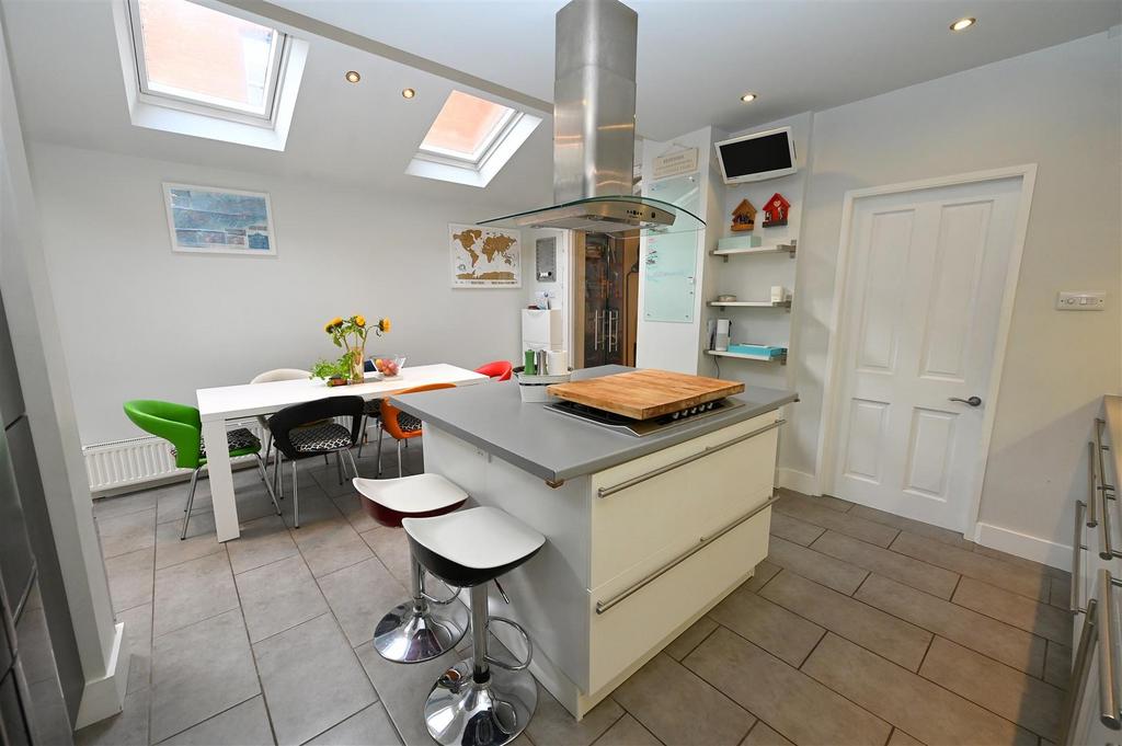Kitchen3.JPG