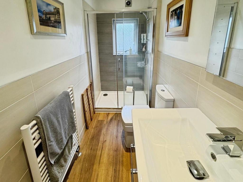 Shower Room.jpg