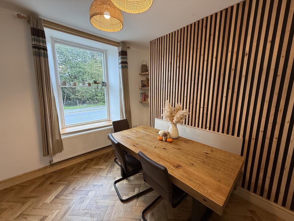 Front Lounge/Dining Area