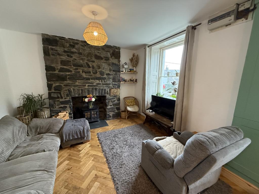 Front Lounge/Dining Area