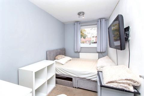 3 bedroom semi-detached house for sale, Gishford Way, blakelaw, Newcastle upon Tyne, Tyne and Wear, NE5 3RW