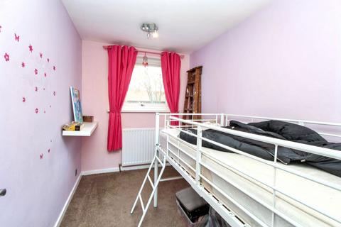 3 bedroom semi-detached house for sale, Gishford Way, blakelaw, Newcastle upon Tyne, Tyne and Wear, NE5 3RW
