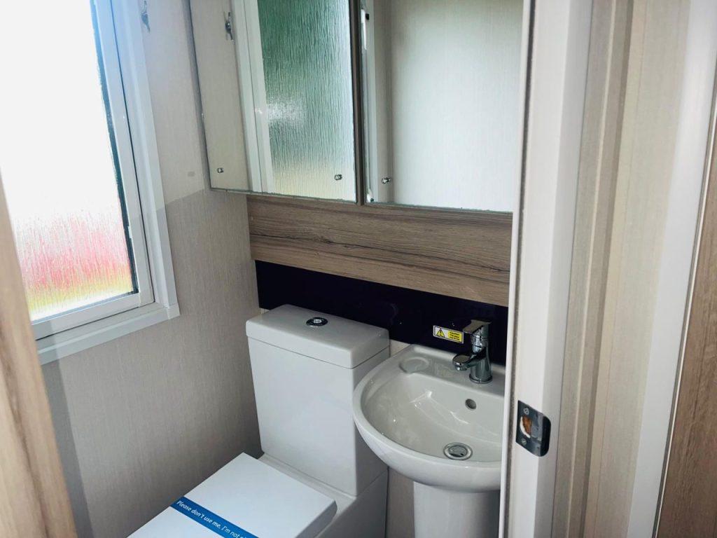 Moselle En Suite Toilet .jpg