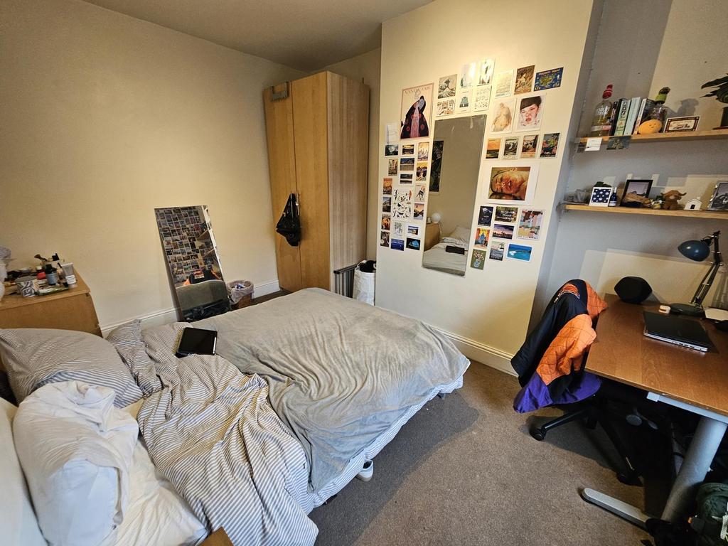 A cozy bedroom featuring a comfortable double b...