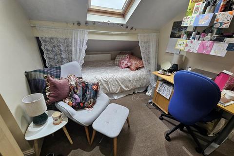 6 bedroom house to rent, Norwood Road, Leeds LS6